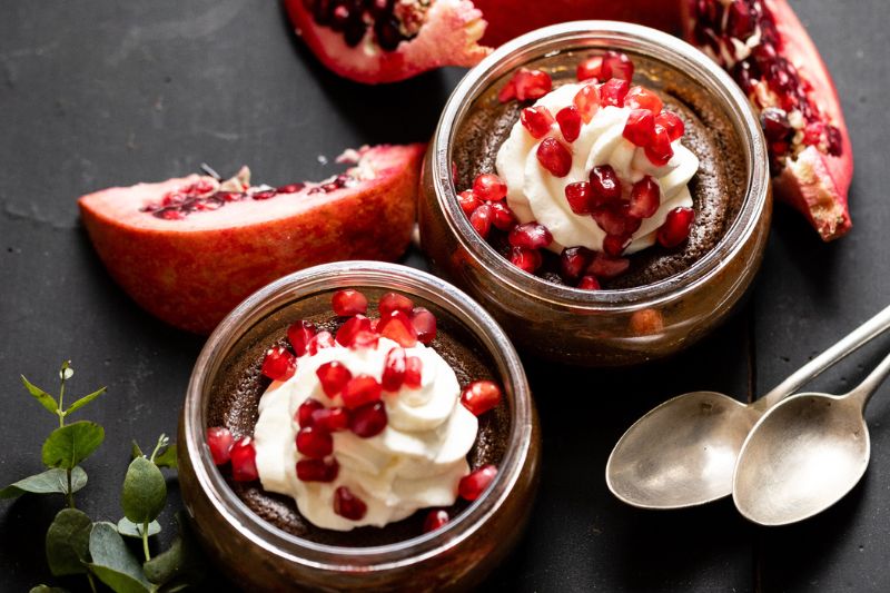 Moelleux au chocolat chantilly et grenade