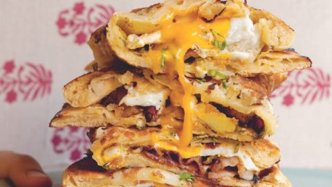 Naan au bacon et aux oeufs