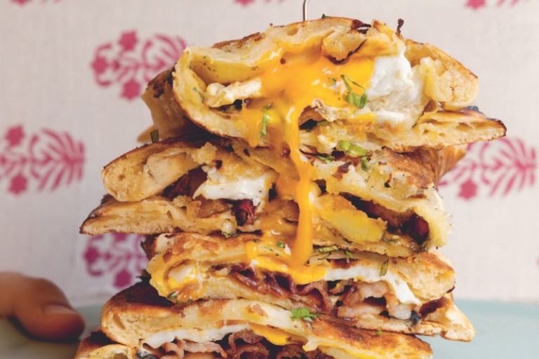 Naan au bacon et aux oeufs