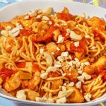 Nouilles sautées au poulet et cajou