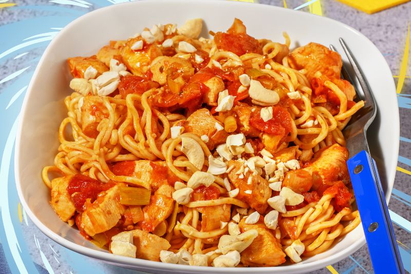 Nouilles sautées au poulet et cajou