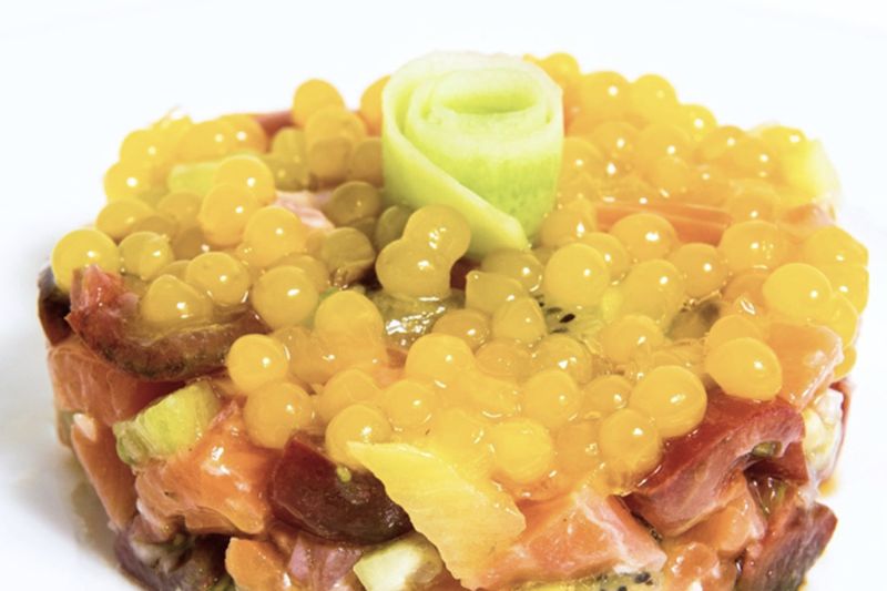 Tartare de saumon aux perles de fruits