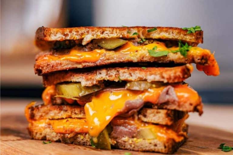 Grilled cheese au carpaccio de boeuf