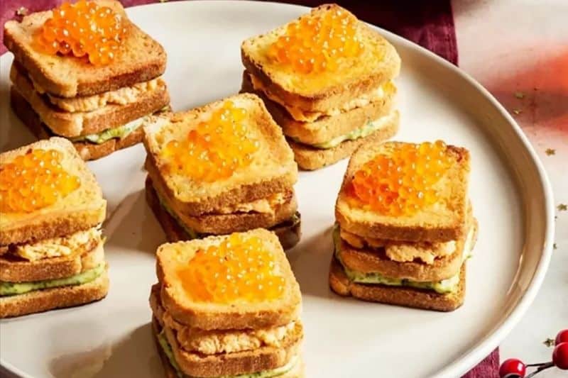 Mini toasts roquette saumon