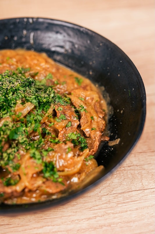 recette de Boeuf sauté aux oignons à la normande