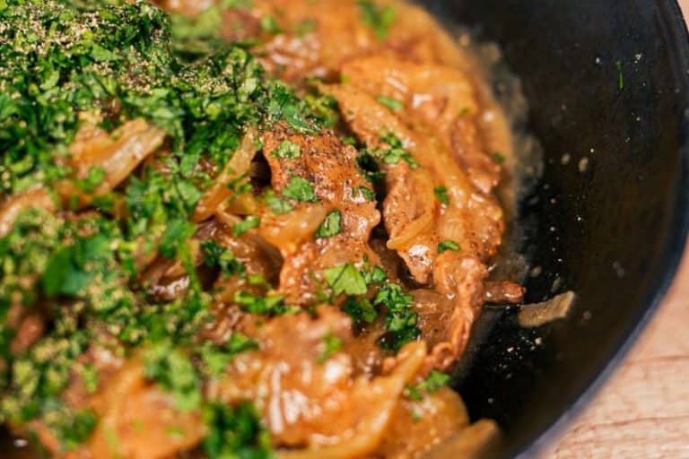 Boeuf sauté aux oignons à la normande