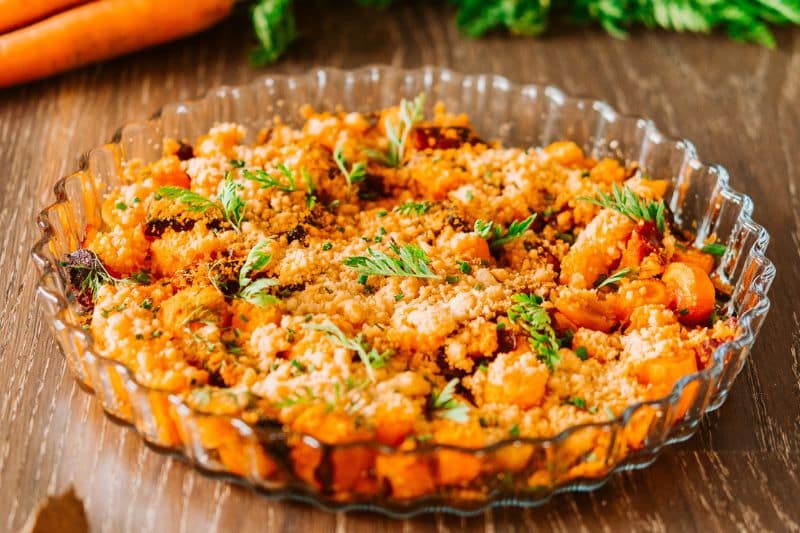 Crumble salé de carottes et chorizo