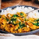 Dahl de lentilles corail aux épinards