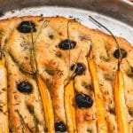Focaccia aux carottes et olives