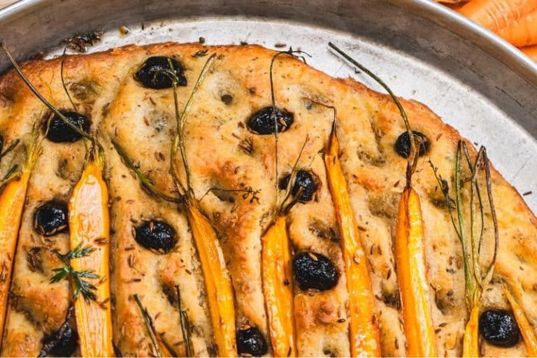 Focaccia aux carottes et olives