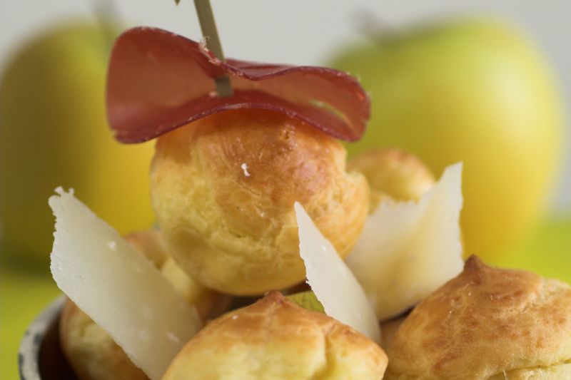 Gougères aux pommes du Limousin et bacon