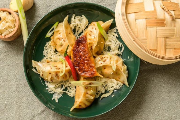 Gyoza de volaille et choucroute cuisinée