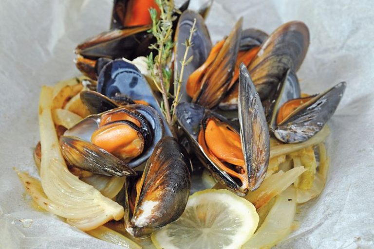 Papillote de moules au fenouil