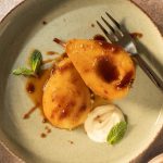 Poires pochées au soja et au gingembre