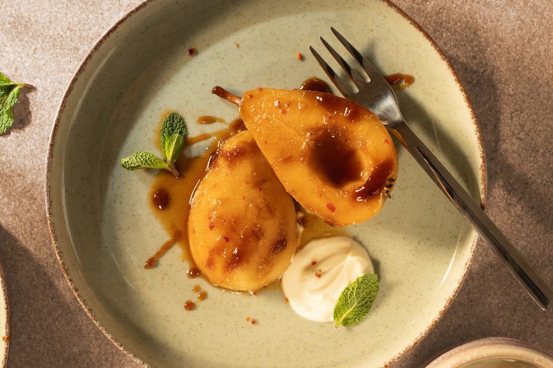 Poires pochées au soja et au gingembre