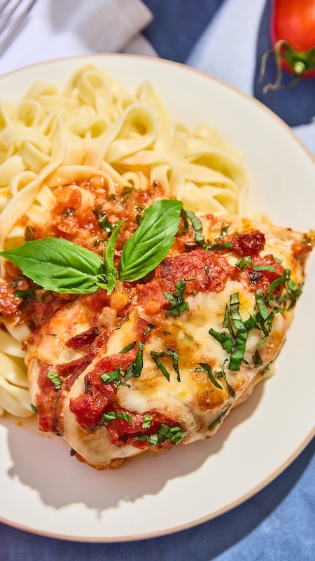 recette de Poulet farci à la tomate et à la mozzarella