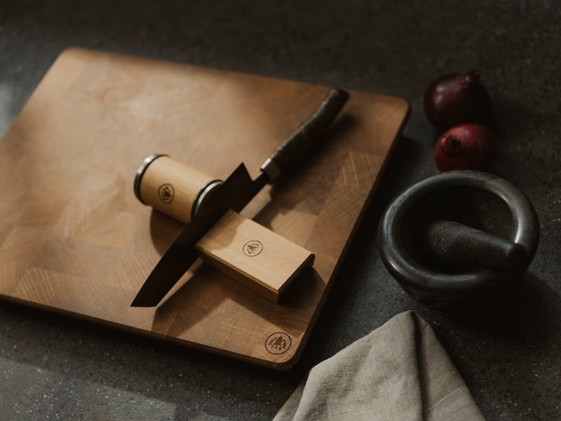 aiguiseur et planche à découper