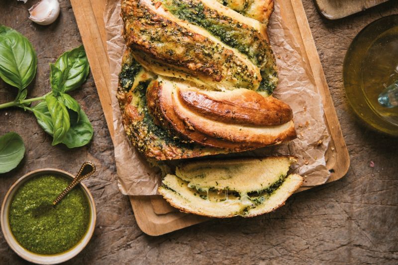 Brioche tressée à l’Abondance et au pesto