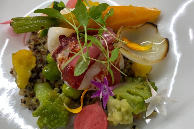 Homard breton et légumes du moment