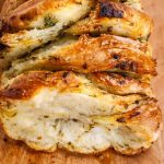 Pain moelleux à l’ail et au persil