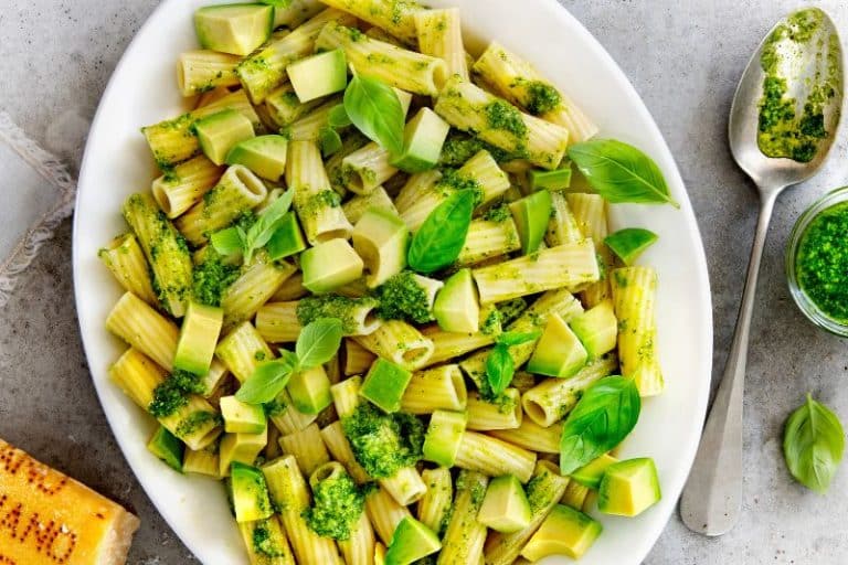 Pâtes au pesto et à l’avocat