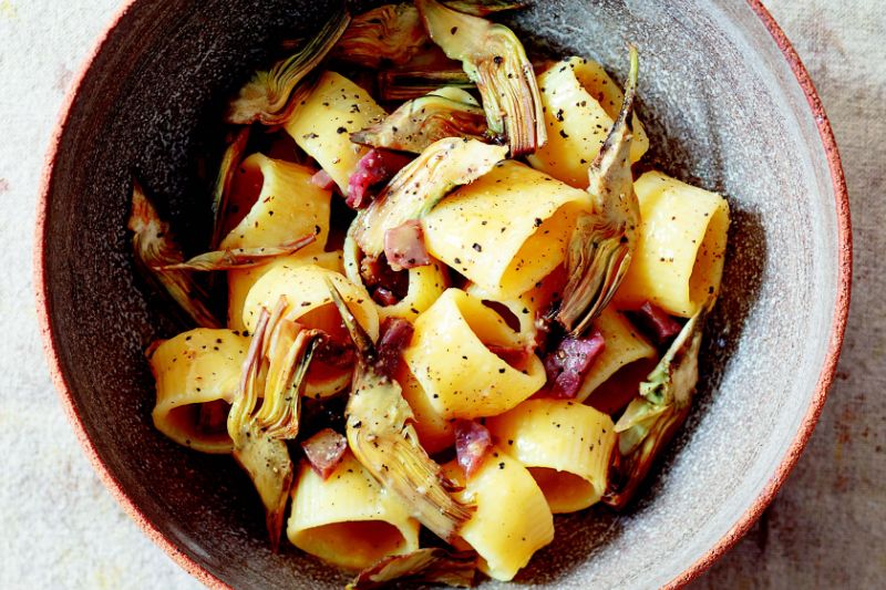 Pâtes carbonara aux artichauts et jambon