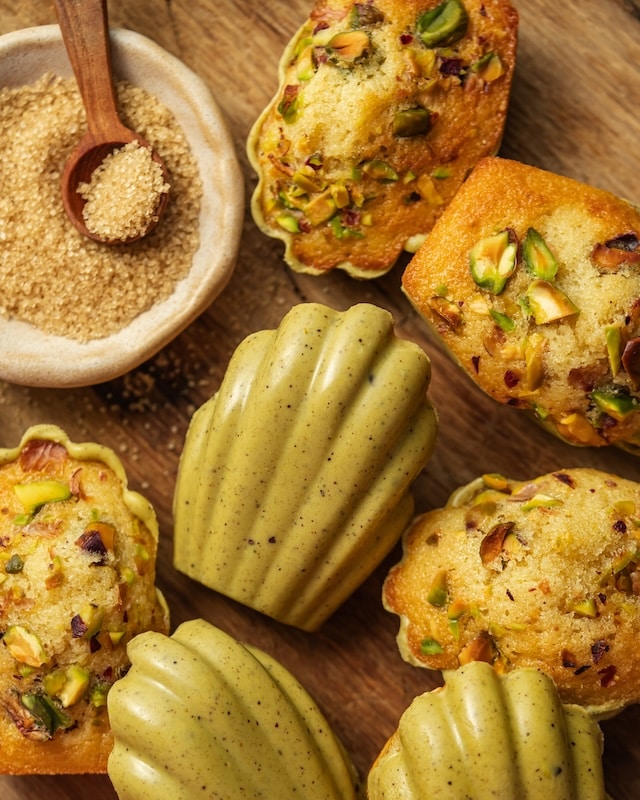 recette de Madeleines à la pistache et à la cassonade ambrée