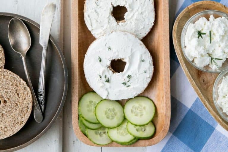 Bagels au chèvre fouetté aux herbes