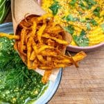 Chips d’épluchures de carottes et pesto