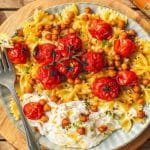 Farfalle aux tomates et pois chiches