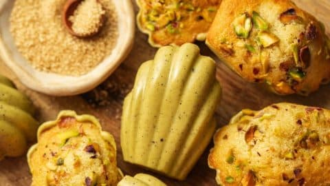 Madeleines à la pistache et à la cassonade ambrée