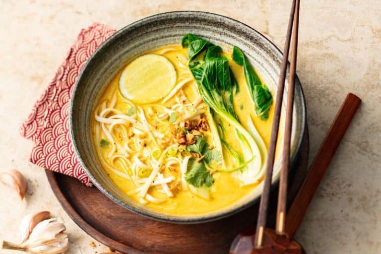 Ramen au lait de coco et chou