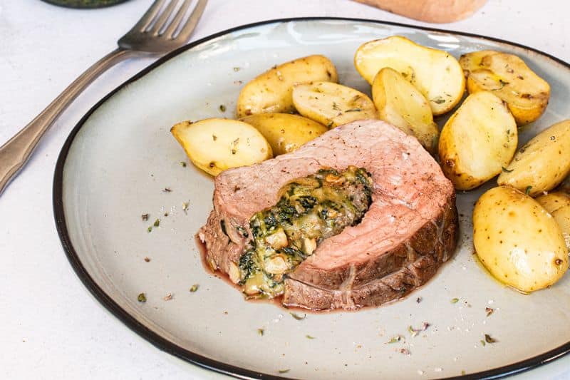 Rôti de veau farci à l’ail des ours