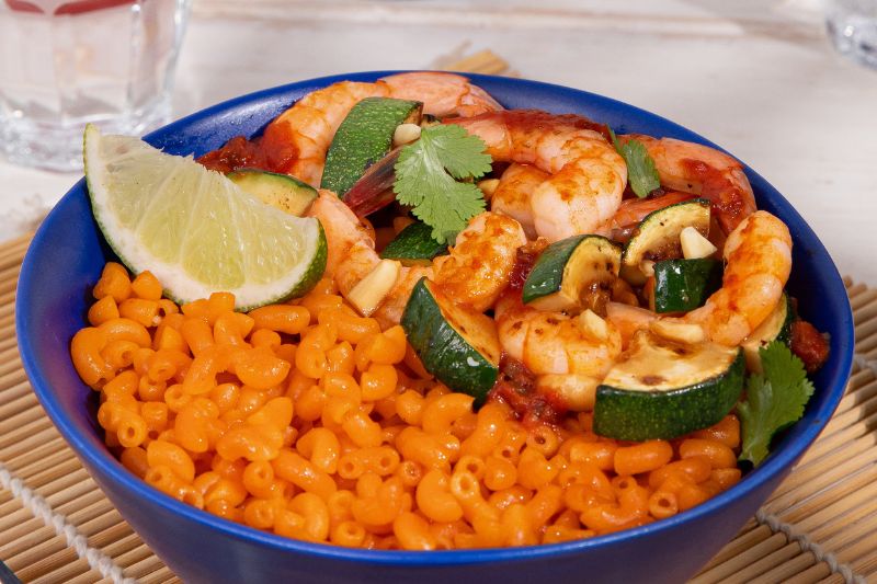 Crevettes sautées et coquillettes spicy