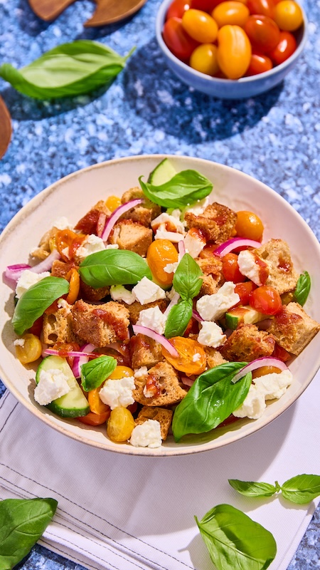 recette de Salade panzanella à la tomate rôtie