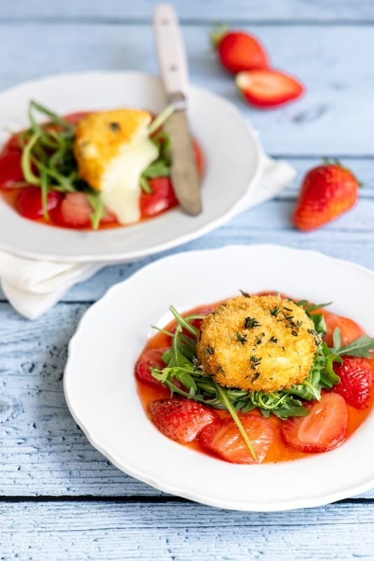 recette de Cabécous panés et fraises rôties