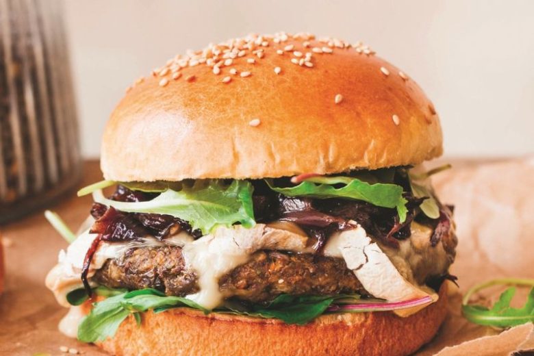 Burger aux galettes de légumes et Reblochon