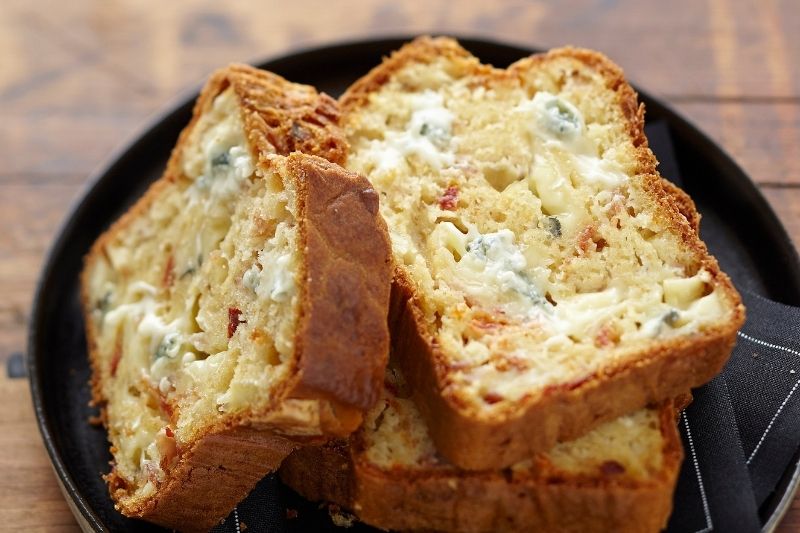 Cake au Bresse Bleu