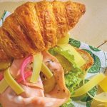 Croissant’dwichs au Beaufort et à la mortadelle