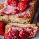 Gâteau aux fraises et coulis