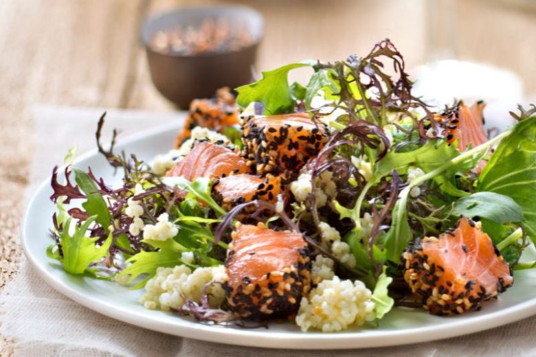 Grande salade de millet au saumon