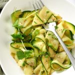 Salade de concombre pimentée au sésame