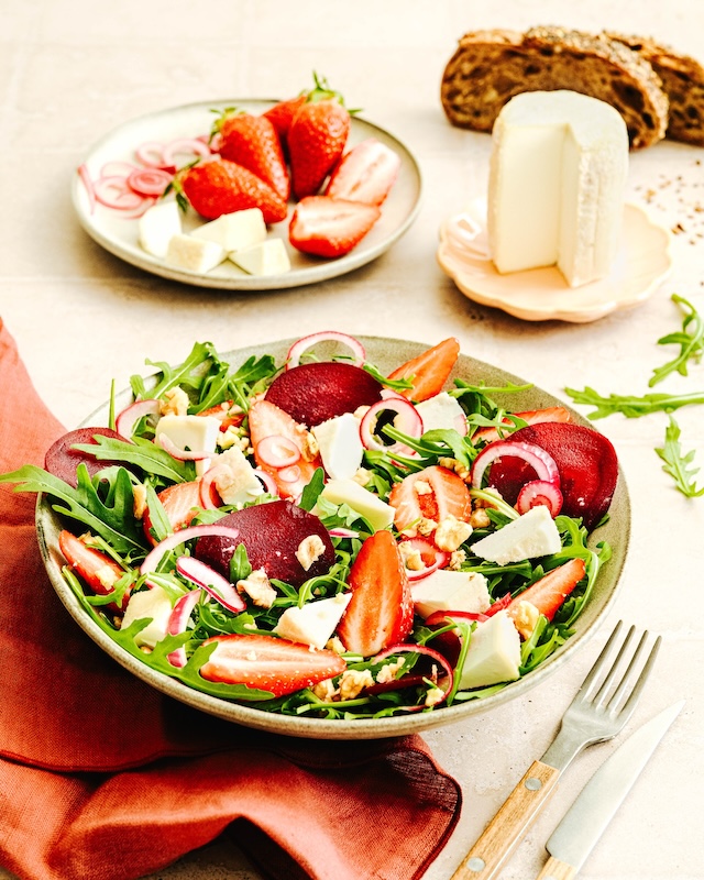 recette de Salade de fraises et betteraves au Charolais