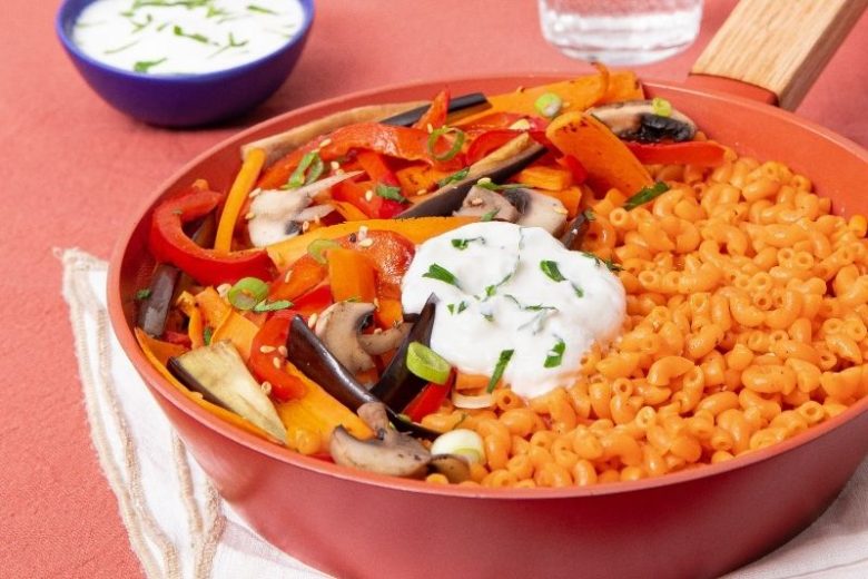Wok de légumes et coquillettes spicy