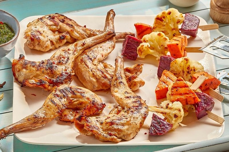 Barbecue de gigolettes sauce zhoug
