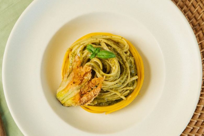 Linguine aux courgettes jaunes et pesto