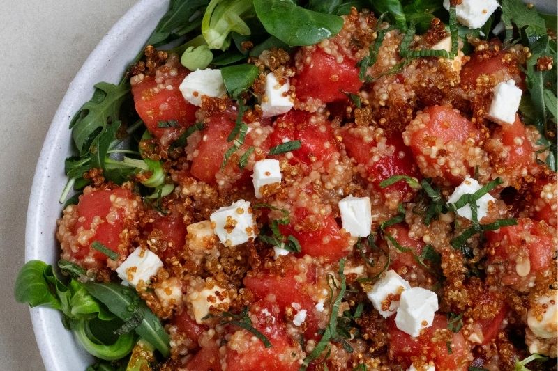 Salade de pastèque et quinoa croustillant