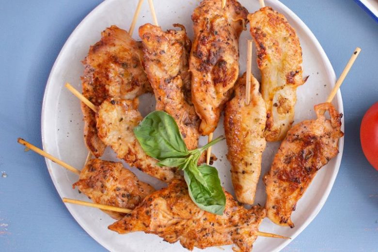 Brochettes d’aiguillettes de poulet et légumes