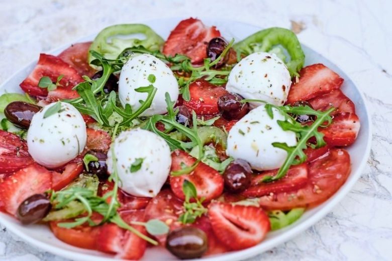 Carpaccio de tomates et fraises à l’hibiscus