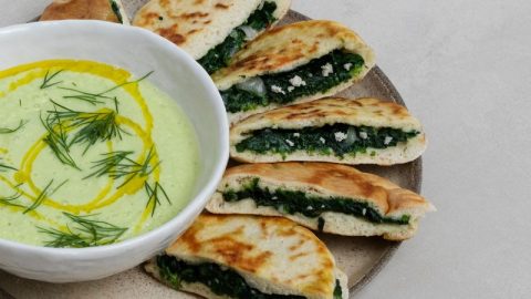 Gaspacho de concombre et pitas farcies